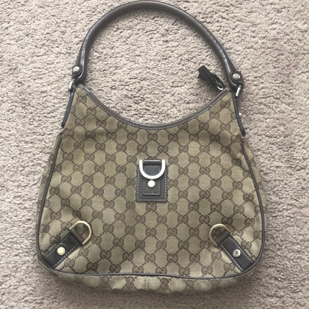 Women’s Authentic Gucci purse.